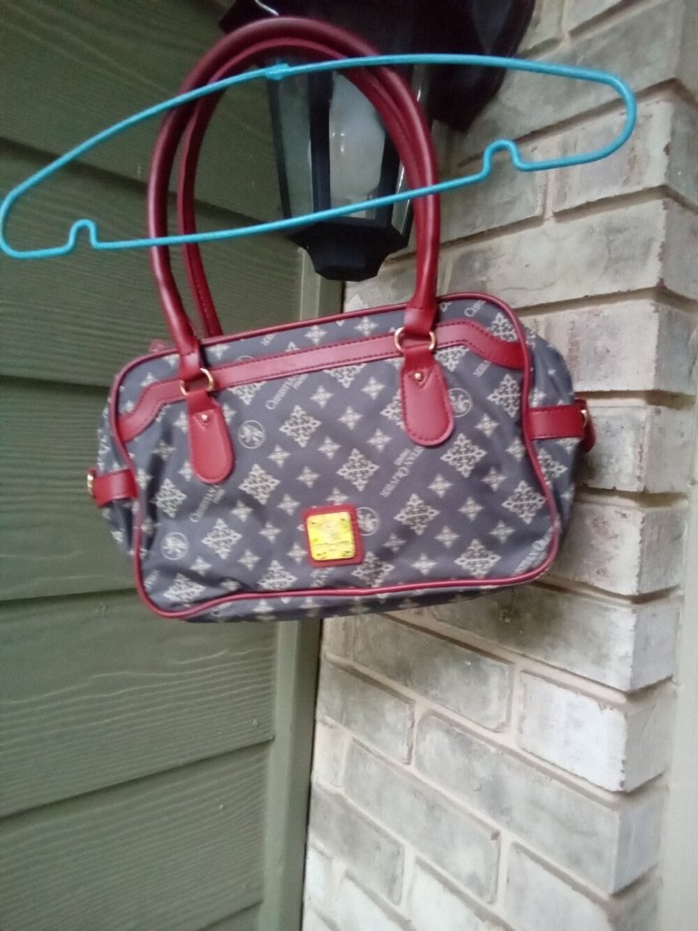 The Christian Olivier Paris Boston Chocolat bag is a stylish crossbody